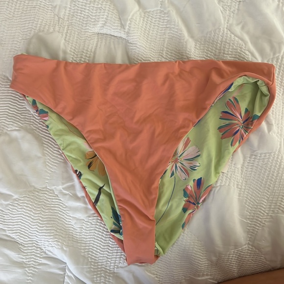 Reversible ONeill bottom bikini - Picture 4 of 5
